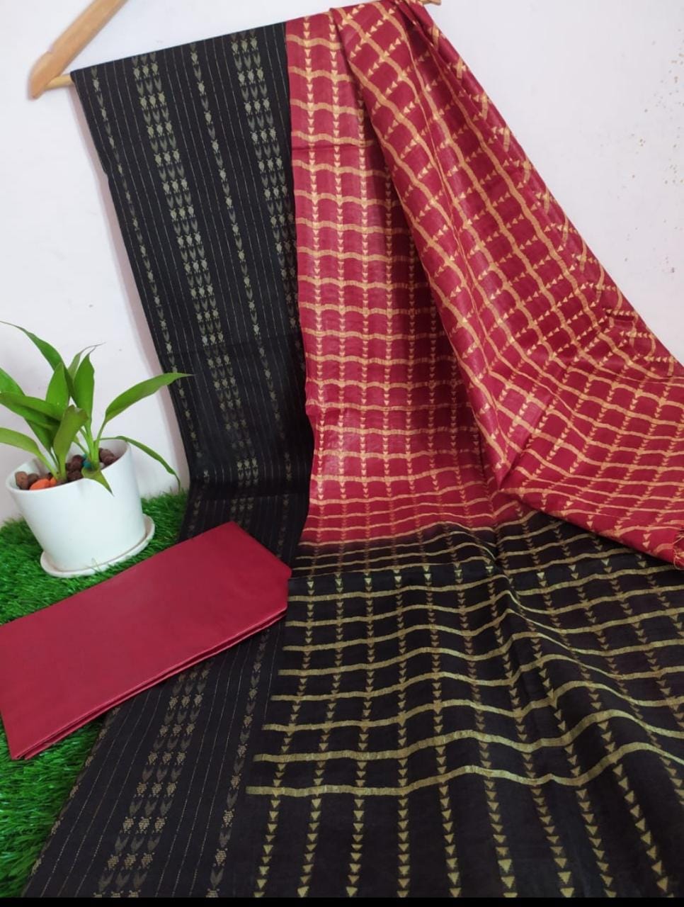 Semi tusser silk weaving unstiched dress material.&nbsp;