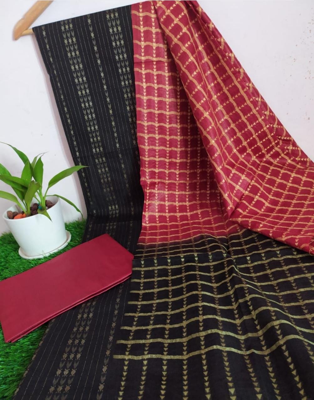 Semi tusser silk weaving unstiched dress material.&nbsp;