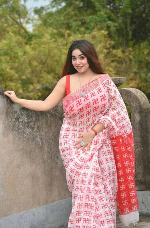 Plain Linen sarees with digital print blouse.