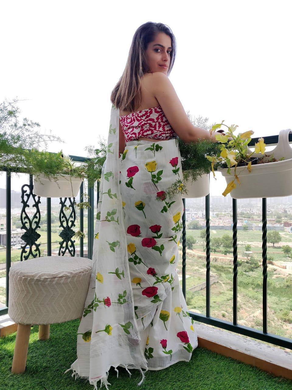 Plain Linen sarees with digital print blouse.