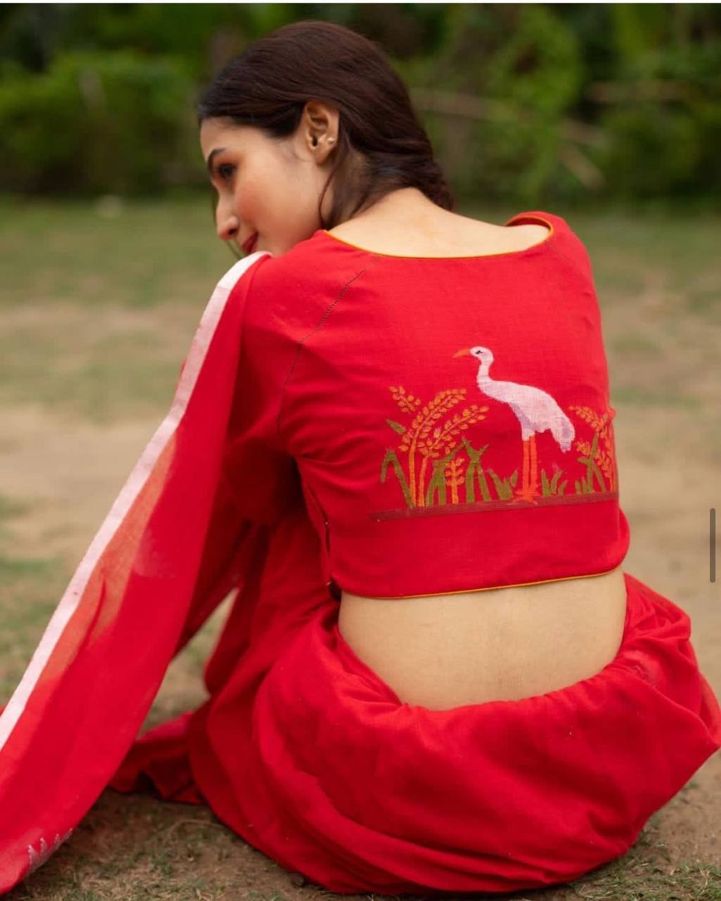 Plain Linen sarees with digital print blouse.