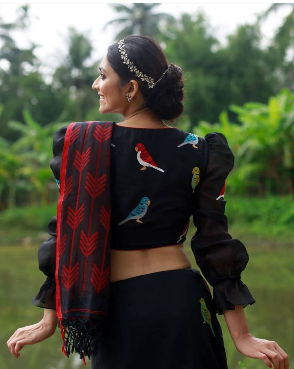 Plain Linen sarees with digital print blouse.