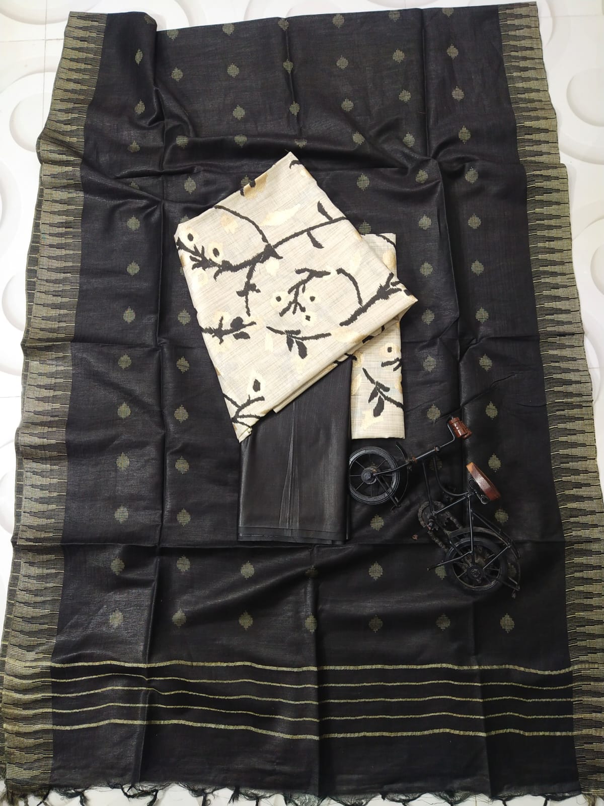 Gold print Suit (unstiched dress materials)