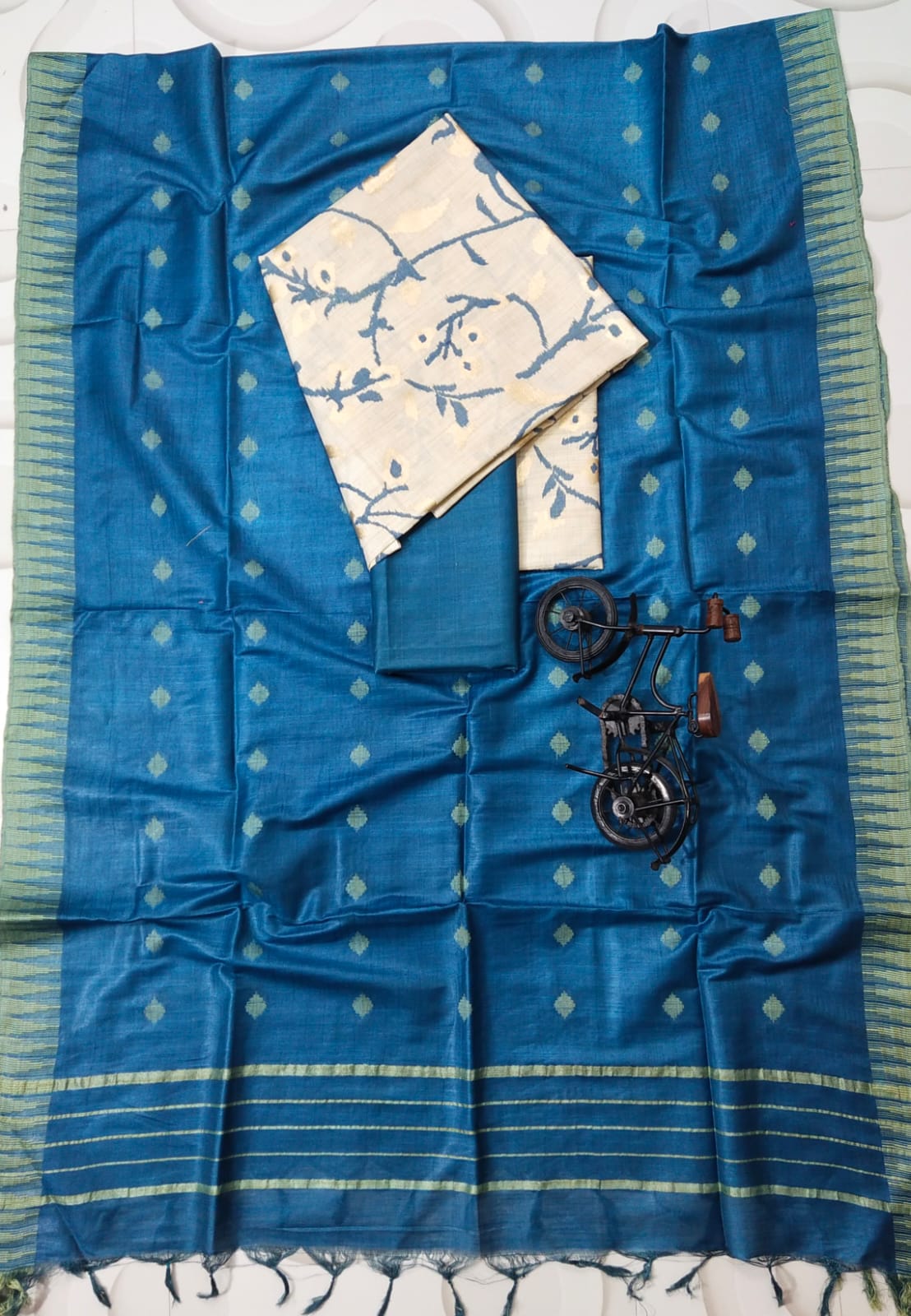 Gold print Suit (unstiched dress materials)