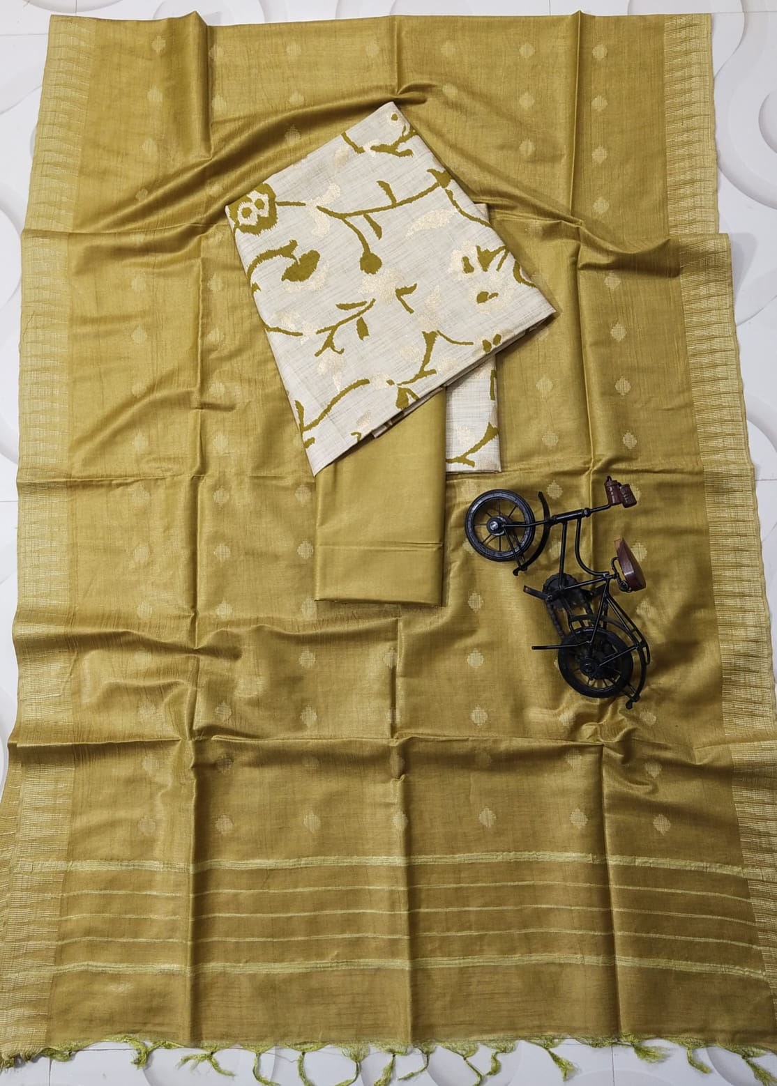 Gold print Suit (unstiched dress materials)